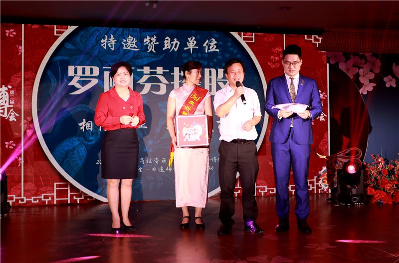 公司王副总上台致词.jpg